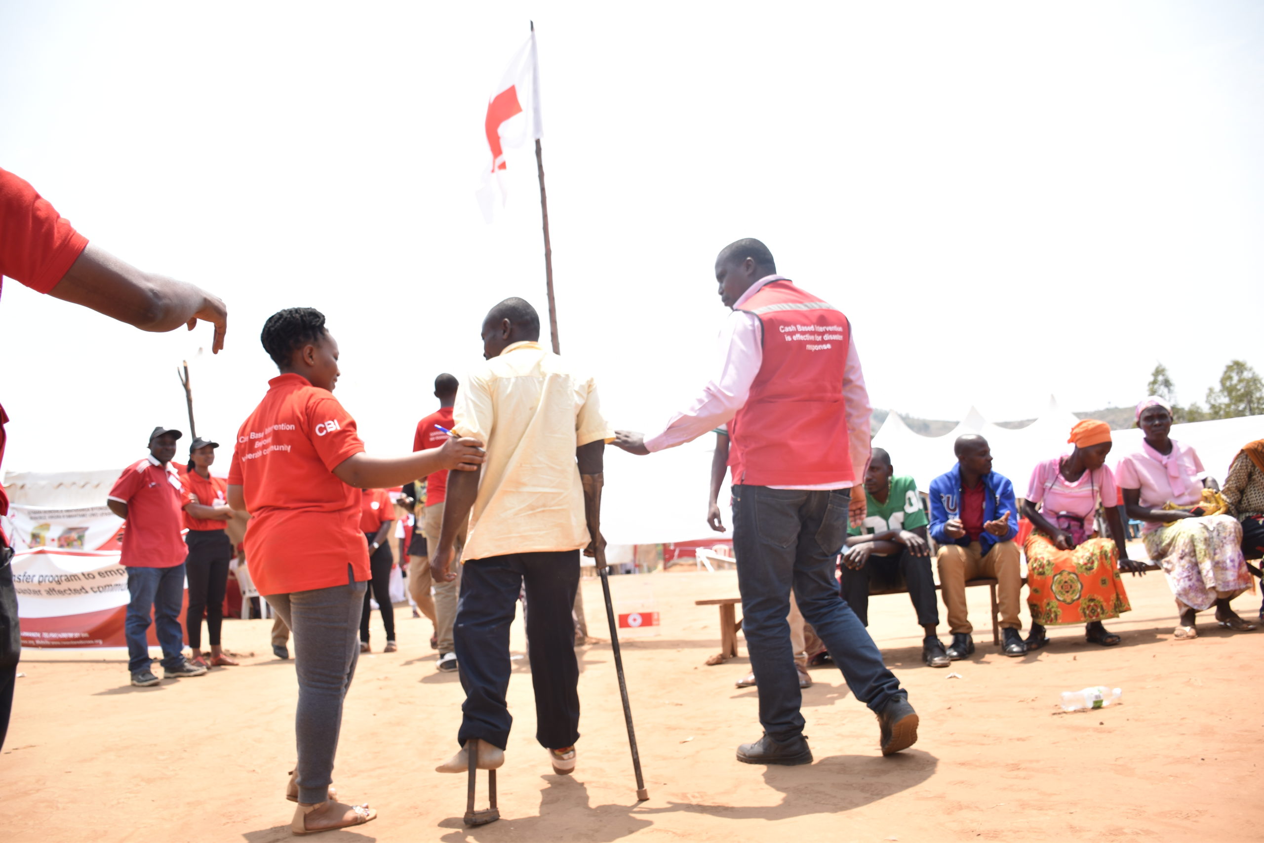 Personne handicapée soutenue par la Croix-Rouge dans le camp de Mahama au Rwanda