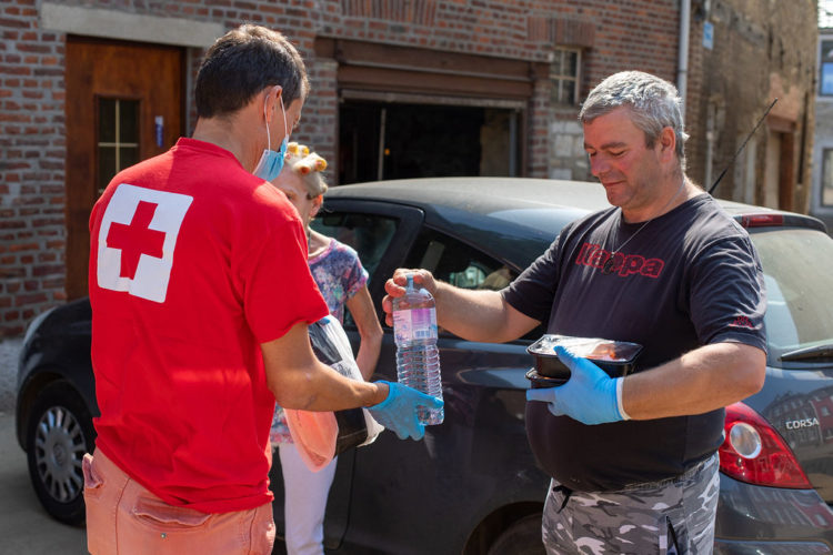 12.000 repas sont distribués par jour aux sinistrés des inondations